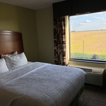 Hampton Inn Macomb - Hotels Near Me - Macomb, Illinois