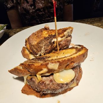 Holston's Kitchen - Patty melt - Steakhouses Near Me - Sevierville, Tennessee