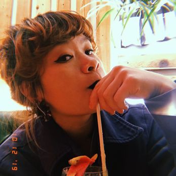 Juisy Fruit + Tea - Juice bar, cbd, dragon fruit, selfie - Juice Bars & Smoothies Near Me - Chicago, Illinois