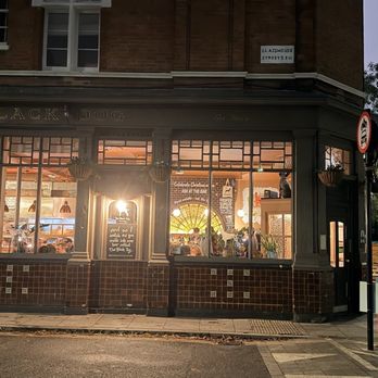 The Black Dog - Pubs Near Me - London, XGL The Black Dog - Pubs Near Me - London, XGL