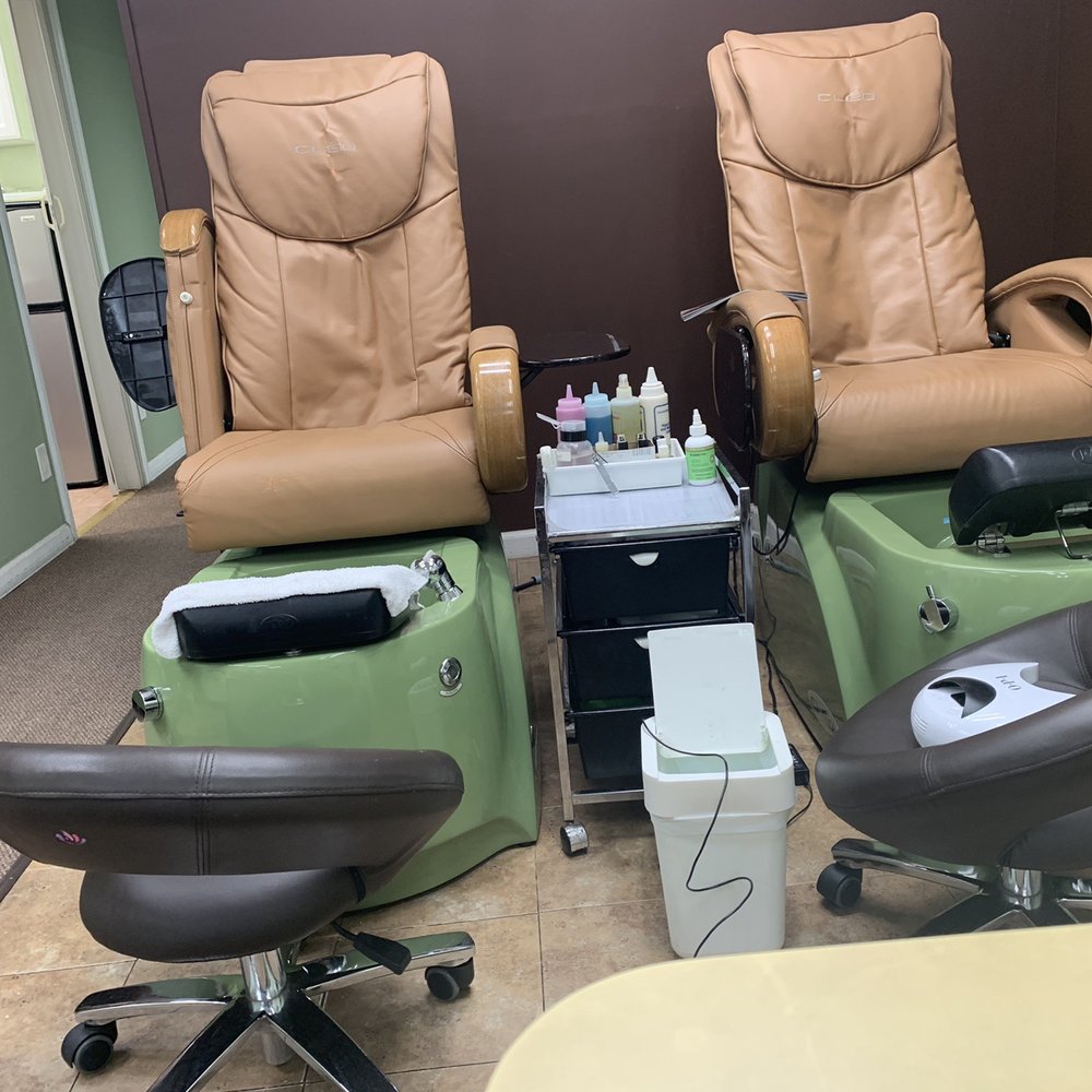 Gina's Best Nails & Spa - 4 pedicure chairs. - Nail Salons Near Me - Mineola, New York Gina's Best Nails & Spa - 4 pedicure chairs. - Nail Salons Near Me - Mineola, New York