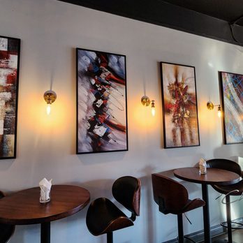Sunset Bistro - Bar seating area - Cocktail Bars Near Me - Burlington, Ontario