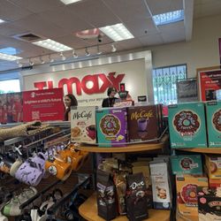 T J Maxx - The rude male employee who said I was pooping in front of a whole line of people