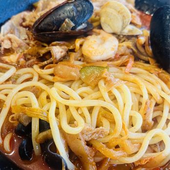 JoongHwaRu - Chadol Jjamppong (Spicy Seafood Noodle Soup with added beef brisket); chewy al dente noodles. - Korean Near Me - Los Angeles, California