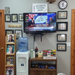 Mooney's Barbershop - Inside