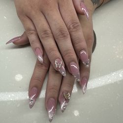SoQ Nails