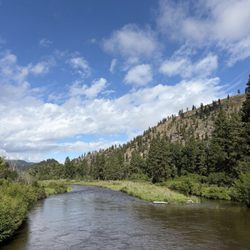 Bearmouth Chalet RV Park