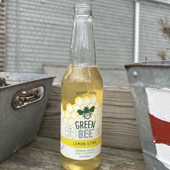 Red's Eats - Maine honey lemon soda different and healthy I guess - Seafood Near Me - Wiscasset, Maine