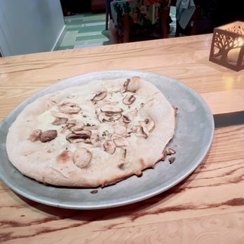 Monkeypod Kitchen - Mushroom and truffle pizza 3/5 - New American Near Me - Lahaina, Hawaii