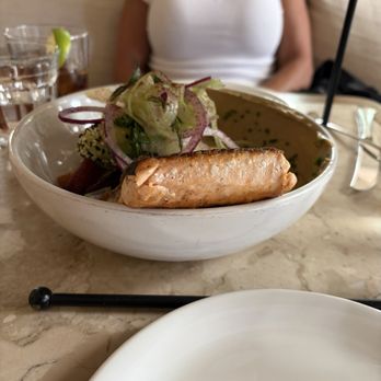 Great White - Salad with salmon - Breakfast & Brunch Near Me - Los Angeles, California Great White - Salad with salmon - Breakfast & Brunch Near Me - Los Angeles, California