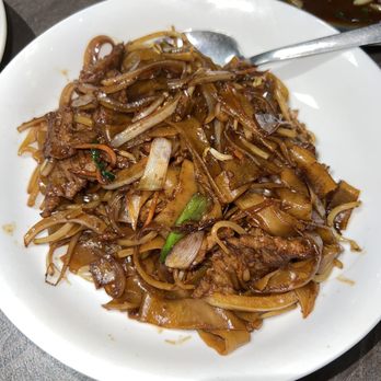 Duck N Bao - Stir-Fried Rice Noodle with Beef - Szechuan Near Me - Houston, Texas