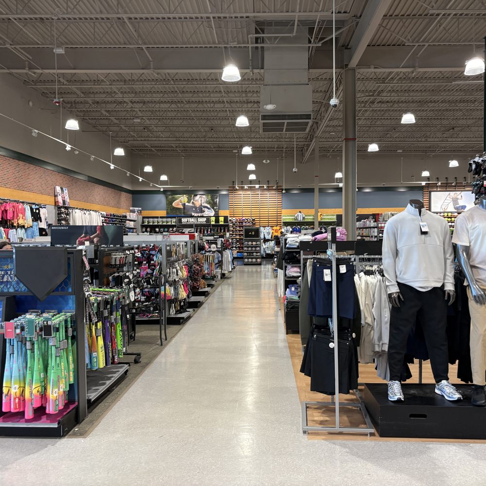 DICK'S Sporting Goods - Not too many shoppers here! - Sports Wear Near Me - Fort Myers, Florida