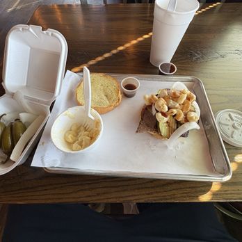 Duke City BBQ - Brisket sandwich, mac & cheese, with the spicy and regular sauce and some sweet tea - Barbeque Near Me - Albuquerque, New Mexico