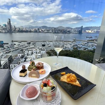 Skye Bar - Lounges Near Me - Hong Kong, HK