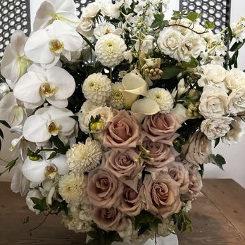 Rolling Hills Flower Mart - Custom arrangement - Florists Near Me - Redondo Beach, California Rolling Hills Flower Mart - Custom arrangement - Florists Near Me - Redondo Beach, California