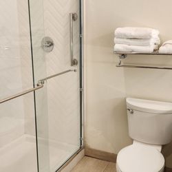 Holiday Inn Kansas City - Bathroom