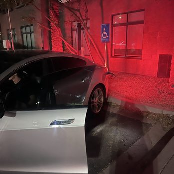 Piggyback Towing - The driver left my car illegally parked at a non-functioning charger. We were left in a worse situation. - Towing Near Me - Tolleson, Arizona Piggyback Towing - The driver left my car illegally parked at a non-functioning charger. We were left in a worse situation. - Towing Near Me - Tolleson, Arizona