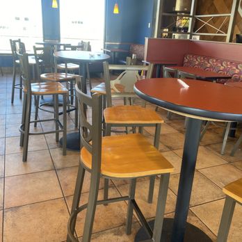 Taco Bell - Tables have trash and crumbs on the table! - Fast Food Near Me - Southfield, Michigan