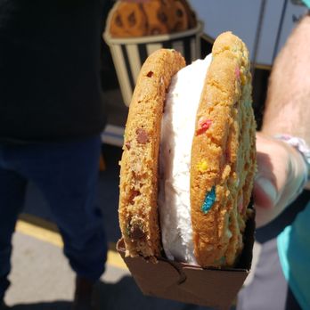 Cookie Coma - Coma-wich - Food Trucks Near Me Cookie Coma - Coma-wich - Food Trucks Near Me