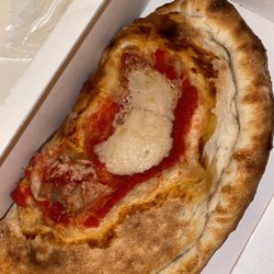 La Cucina - Calzone with vegan cheese! the best!