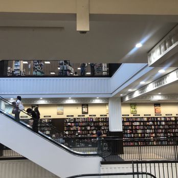 Barnes & Noble - Bookstores Near Me - Glendale, California