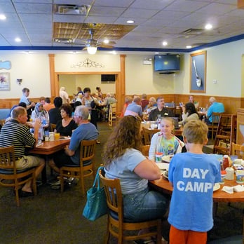 Blueberry Hill - Main dining room - Breakfast & Brunch Near Me - Darien, Illinois
