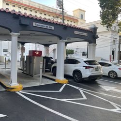 Bank of America Financial Center - Valet parking and blocking access to ATM.