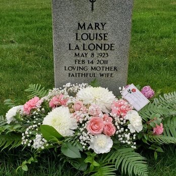 CMS Floral Design - Flowers for Valentine's Day, the day my grandma passed (she wanted to be with my grandpa of course) - Florists Near Me - Des Moines, Washington