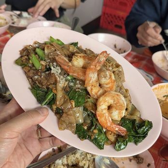 Holy Basil - Pad See Ew Noodle - Thai Near Me - Los Angeles, California