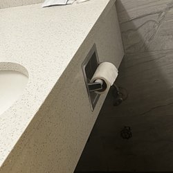 Crown Motor Inn - Unprofessional, who welcomes guest with almost finished rolls