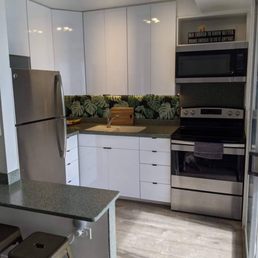 Our newly refaced kitchen cabinets. Our newly refaced kitchen cabinets.