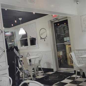 2Delicious - Cute dining room! - Greek Near Me - Dover, Pennsylvania