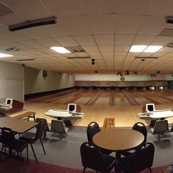 East Main Lanes & Lounge - Bowling alley