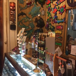 So much to choose from. Beautiful artwork from locals and a nice jewelry selection too. Lots to choose from.
