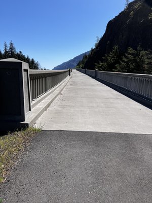 Starvation Creek Falls by null