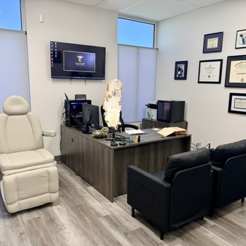 Everwell Internal Medicine - The consultation room; SO different than your typical doctor's visit. - Internal Medicine Near Me - Las Vegas, Nevada Everwell Internal Medicine - The consultation room; SO different than your typical doctor's visit. - Internal Medicine Near Me - Las Vegas, Nevada