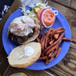 Niffer's Place Auburn - Ranch burger