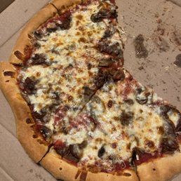 Well topped and cooked. Crust was very tasty and soft to bite. Savory cheese and toppings. Well topped and cooked. Crust was very tasty and soft to bite. Savory cheese and toppings.