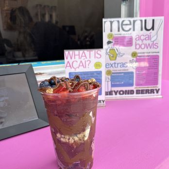 Beyond Berry - 20 oz açaí bowl w/ Strawberries, Blueberries, Granola, Nutella, Cacao Nibs - Acai Bowls Near Me - Alpharetta, Georgia