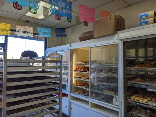 Pasteleria Y Panaderia La Ideal by null