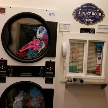 Chicago Magic Lounge - Fake Laundromat entrance... a few minutes before the show they keep the door wide open. - Magicians Near Me - Chicago, Illinois Chicago Magic Lounge - Fake Laundromat entrance... a few minutes before the show they keep the door wide open. - Magicians Near Me - Chicago, Illinois