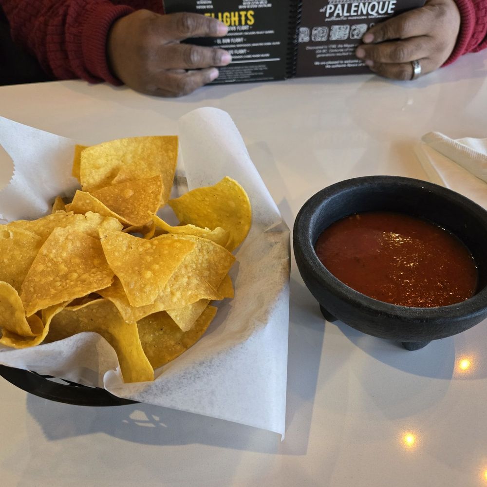 El Palenque - Complimentary chips and salsa - Mexican Near Me - Brooklyn, Ohio El Palenque - Complimentary chips and salsa - Mexican Near Me - Brooklyn, Ohio