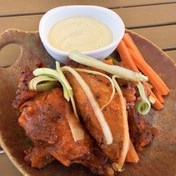 Palm Bar - Ranch Wings - hot - sauce had a nice tingle to it.  Very messy!