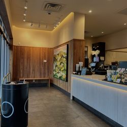 Starbucks - No café seating available