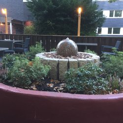 Pizzeria Pisa - Hier kann man schön auf der Terrasse essen.