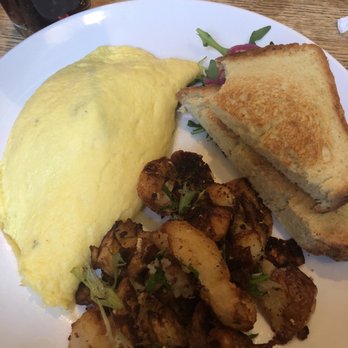 Peaches - Veggie omelet with fried potatoes and texas toast. - Southern Near Me - Brooklyn, New York Peaches - Veggie omelet with fried potatoes and texas toast. - Southern Near Me - Brooklyn, New York