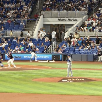 LoanDepot Park - Marlins vs Dodgers - Stadiums & Arenas Near Me - Miami, Florida