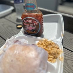 Dave's BBQ - Jalapeño Cheddar Sausage Sammie, Mac and cheese.