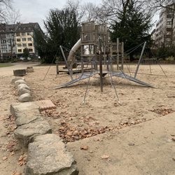 Spielplatz im Hofgarten - Ein schöner Spielplatz. A beautiful playground.