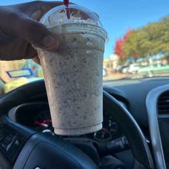Fatburger & Buffalo's Express - Oreo Cookies & Cream Milkshake - Burgers Near Me - Arlington, Texas